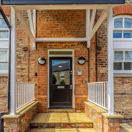 2 Bed In Oc-83763 Ripon